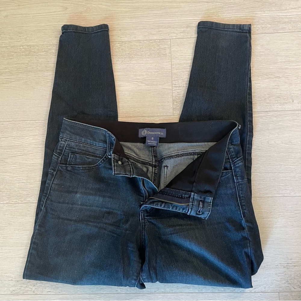 Democracy AbSolutions Jeans-Size 8, 28” Inseam - Picture 2 of 5